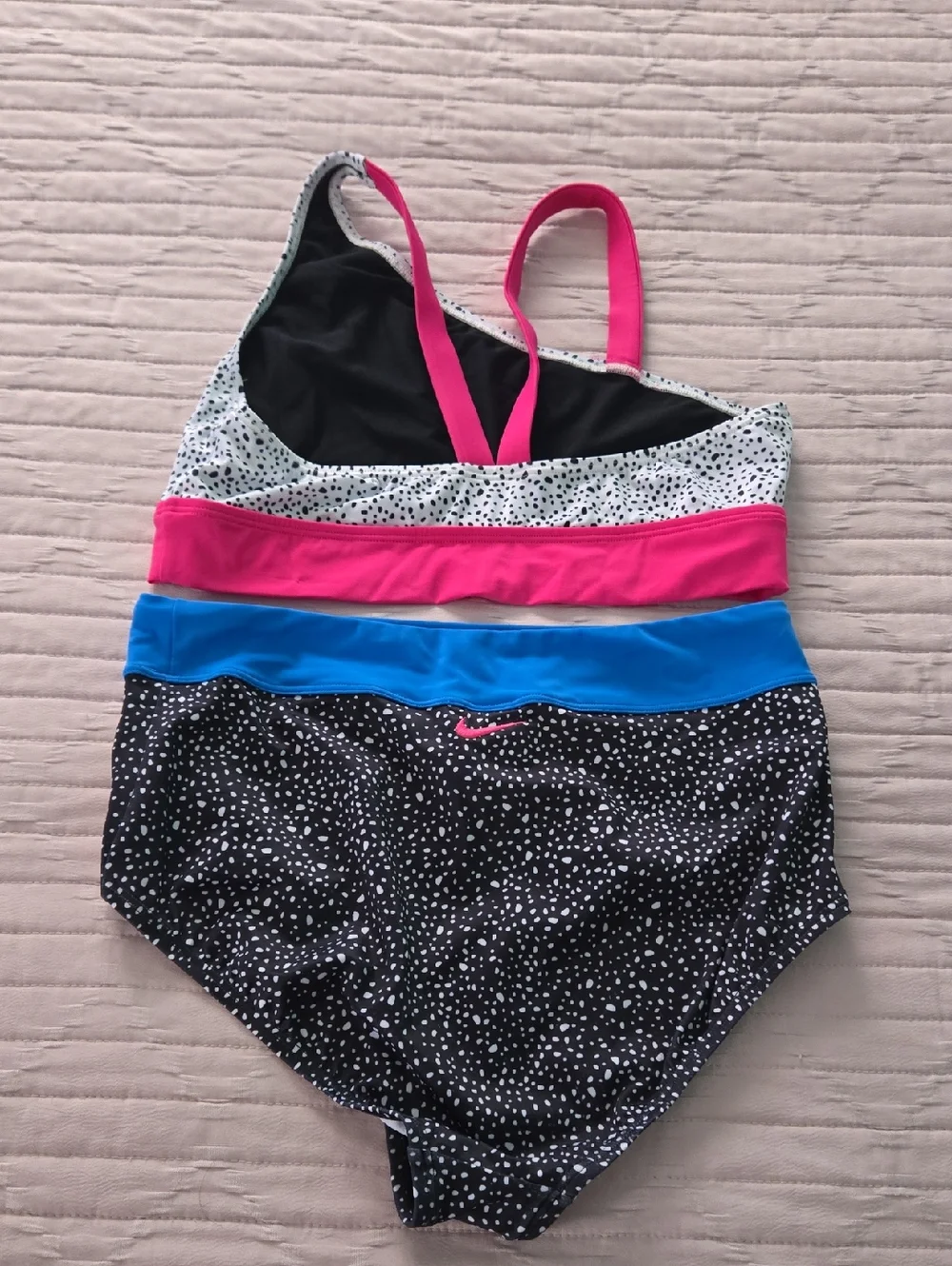 Nike - Picture 2 of 3